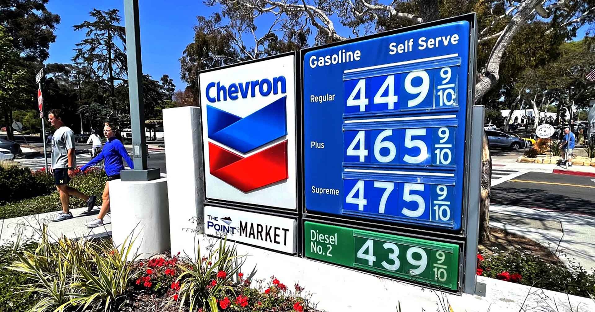 Giá xăng ở California (Mỹ) tăng mạnh do ảnh hưởng từ xung đột Nga-Ukraine. (Nguồn: Los Angeles Times) Giá xăng ở California (Mỹ) tăng mạnh do ảnh hưởng từ xung đột Nga-Ukraine. (Nguồn: Los Angeles Times)