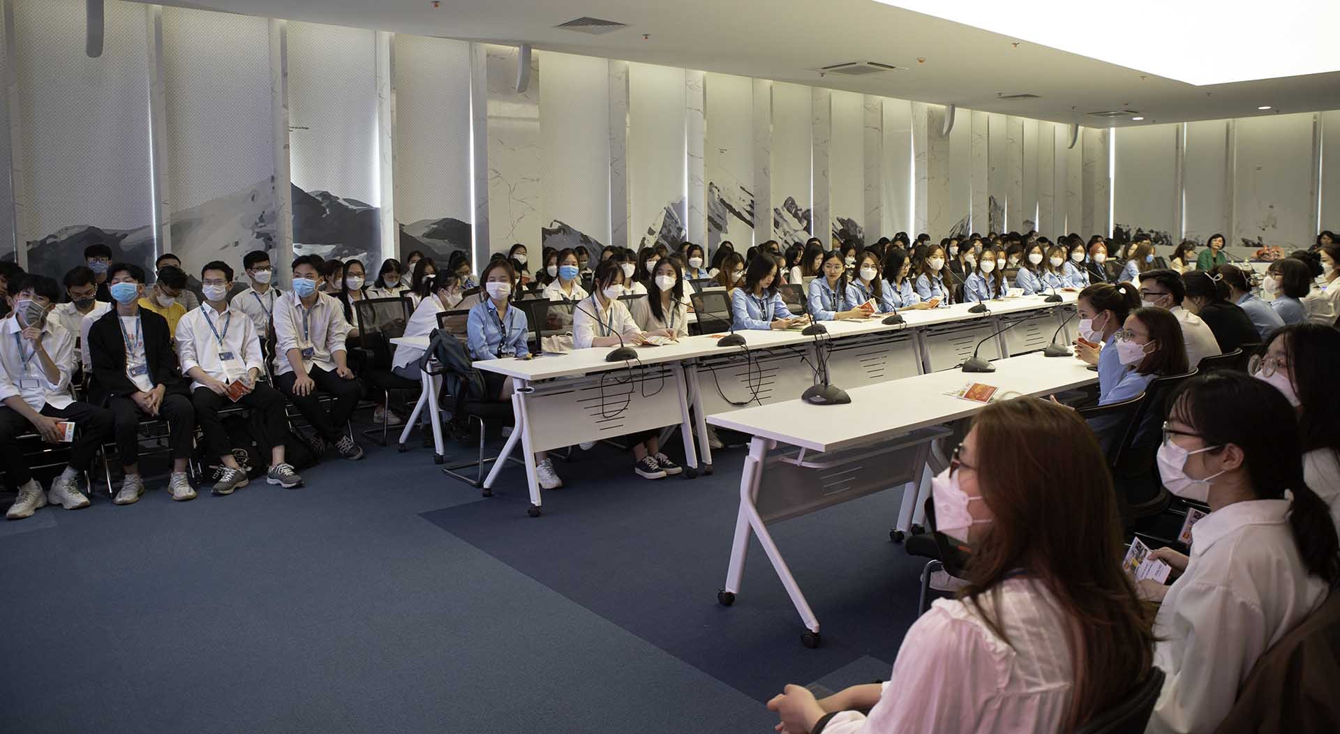 Giá trị kinh tế của tiếng Tây Ban Nha và ý nghĩa kết nối của thể thao