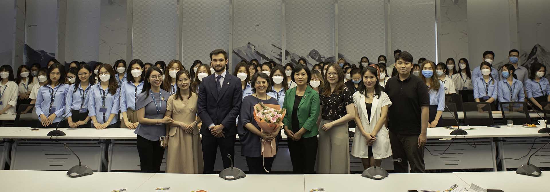 Đại sứ Tây Ban Nha chia sẻ về giá trị kinh tế của tiếng Tây Ban Nha và các giá trị của thể thao tại Học viện Ngoại giao