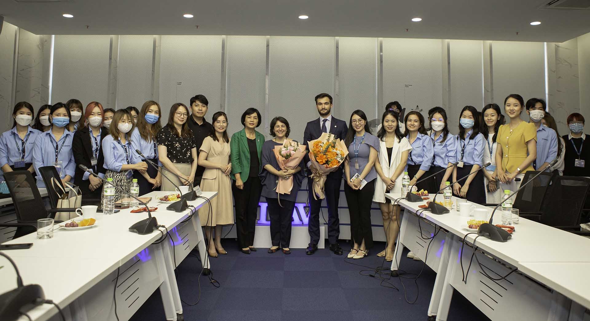 Đại sứ Tây Ban Nha chia sẻ về giá trị kinh tế của tiếng Tây Ban Nha và các giá trị của thể thao tại Học viện Ngoại giao