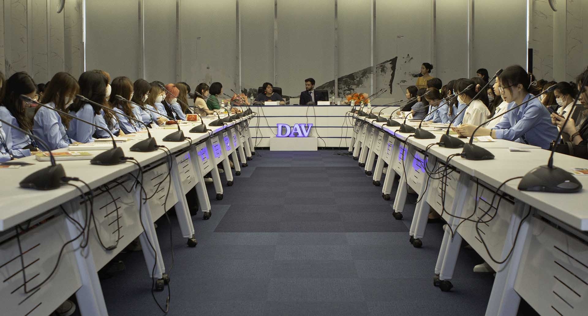 Đại sứ Tây Ban Nha chia sẻ về giá trị kinh tế của tiếng Tây Ban Nha và các giá trị của thể thao tại Học viện Ngoại giao