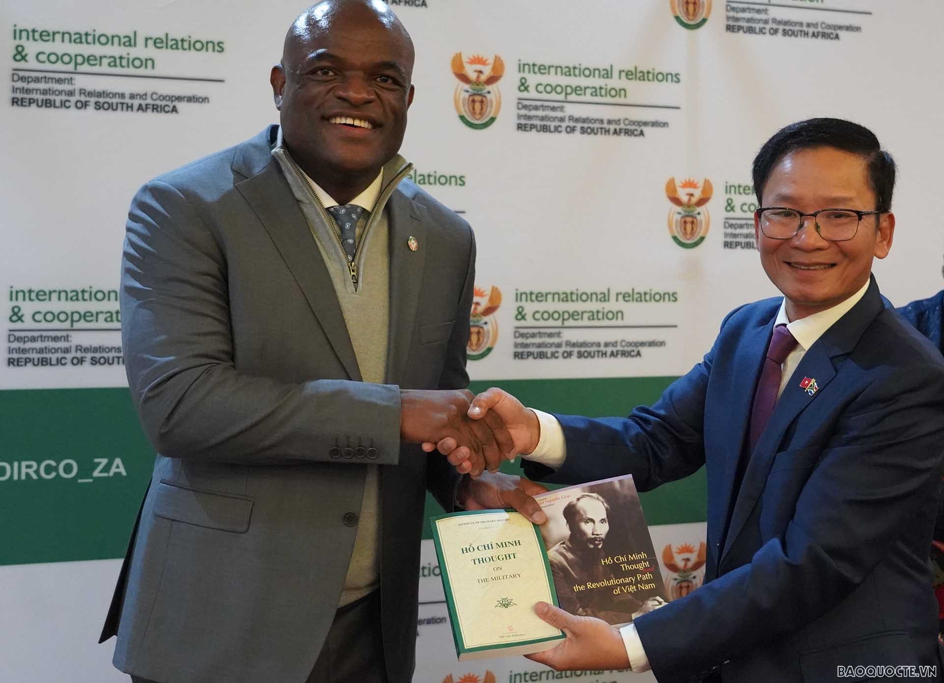 Đại sứ Hoàng Văn Lợi tham dự Hội thảo đầu tư ASEAN tại tỉnh Northern Cape, Nam Phi