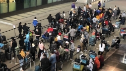 Thêm chuyến bay đưa hơn 270 công dân Việt Nam từ Anh về nước an toàn