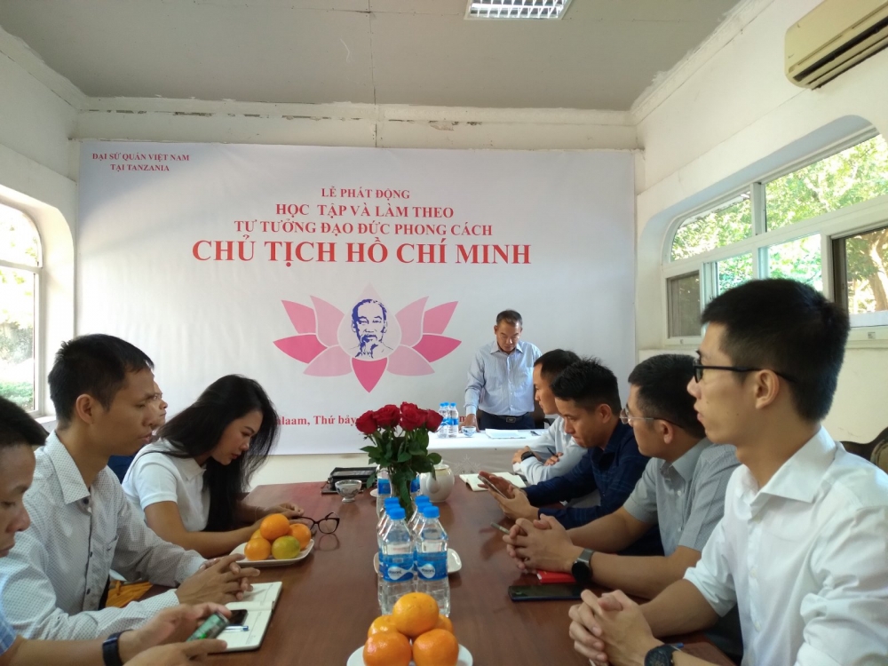 Đại sứ quán Việt Nam tại Tanzania phát động phong trào học tập và làm theo tư tưởng, đạo đức, phong cách Hồ Chí Minh Đại sứ quán Việt Nam tại Tanzania phát động phong trào học tập và làm theo tư tưởng, đạo đức, phong cách Hồ Chí Minh