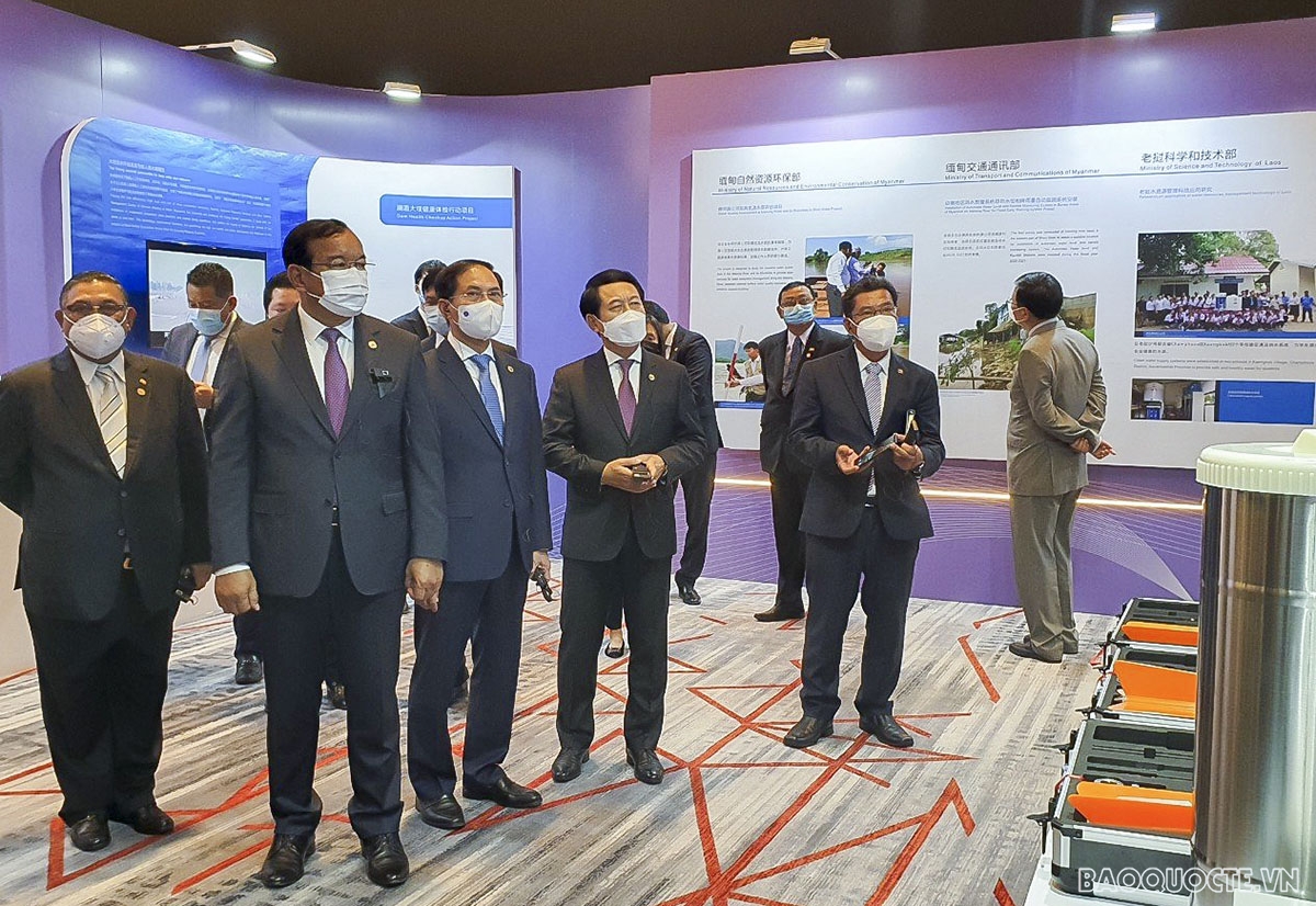 Bộ trưởng Ngoại giao Bùi Thanh Sơn tham dự Triển lãm thành tựu hợp tác Mê kong- Lan Thương ngày 08/6/2021 tại Trùng Khánh, Trung Quốc. Bộ trưởng Ngoại giao Bùi Thanh Sơn tham dự Triển lãm thành tựu hợp tác Mê kong- Lan Thương ngày 08/6/2021 tại Trùng Khánh, Trung Quốc.