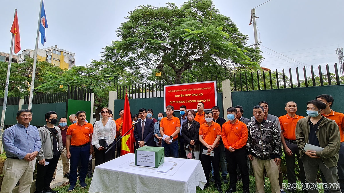 Đại sứ Lê Huy Hoàng phát biểu kêu gọi cộng đồng tham gia ủng hộ Quỹ Phòng chống Covid-19 tại Lễ quyên góp 09-6-2021