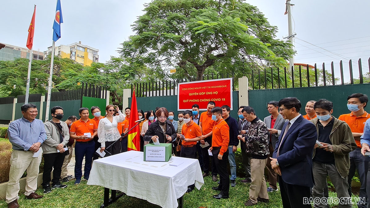 Cộng đồng người Việt tại  Mozambique quyên góp ủng hộ Quỹ phòng chống dịch Covid-19