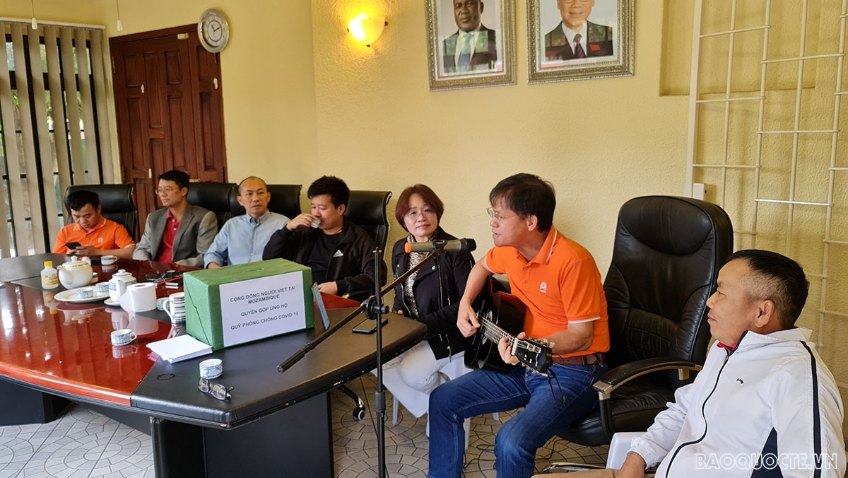 Cộng đồng người Việt tại  Mozambique quyên góp ủng hộ Quỹ phòng chống dịch Covid-19