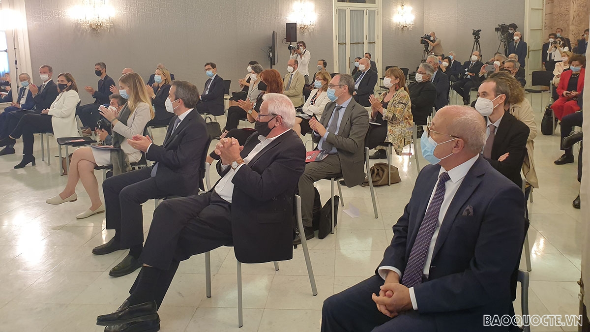 Đại sứ Hoàng Xuân Hải đã tham dự Lễ kỷ niệm 20 năm thành lập Casa Asia cùng Đại sứ, Đại biện các nước ASEAN và khu vực châu Á-Thái Bình Dương.