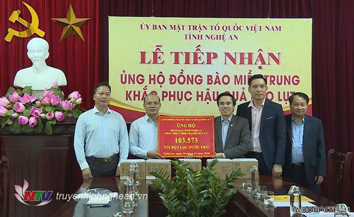 Đoàn công tác của Bộ Ngoại giao trao tặng túi lọc nước khử khuẩn do kiều bào Hoa Kỳ hỗ trợ tỉnh Nghệ An tháng 11/2020 Đoàn công tác của Bộ Ngoại giao trao tặng túi lọc nước khử khuẩn do kiều bào Hoa Kỳ hỗ trợ tỉnh Nghệ An tháng 11/2020