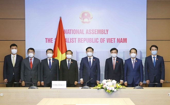 Chủ tịch Quốc hội Vương Đình Huệ với các đại biểu dự hội đàm trực tuyến. (Nguồn: TTXVN) Chủ tịch Quốc hội Vương Đình Huệ với các đại biểu dự hội đàm trực tuyến. (Nguồn: TTXVN)