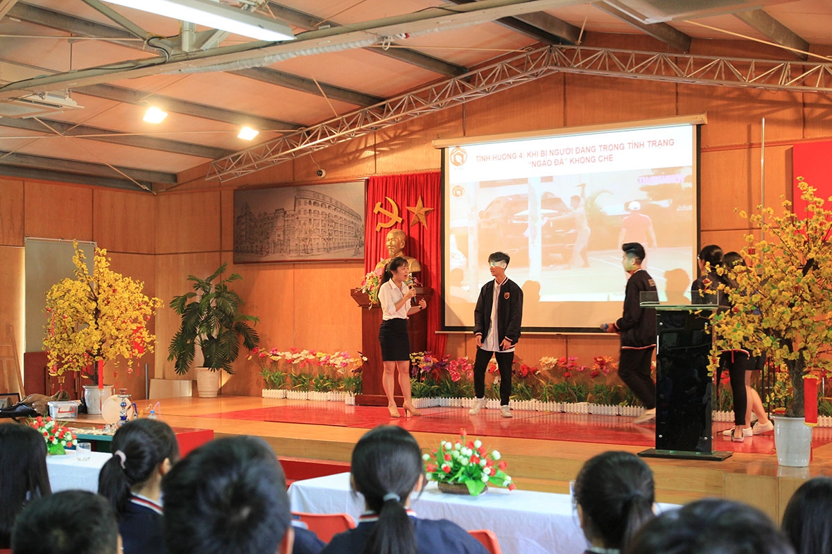 Công tác tuyên truyền và giáo dục phòng chống ma túy cần phải được đẩy mạnh và được xem là ưu tiên hàng đầu của mỗi quốc gia. Công tác tuyên truyền và giáo dục phòng chống ma túy cần phải được đẩy mạnh và được xem là ưu tiên hàng đầu của mỗi quốc gia.