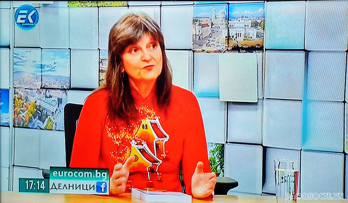 Tác giả trả lời phỏng vấn kênh truyền hình Eurocom