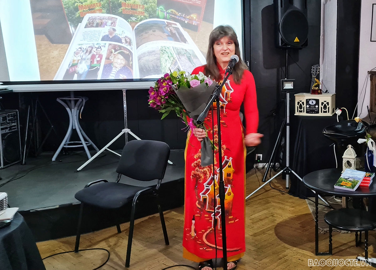 Tác giả trong tà áo dài Việt Nam tại sự kiện. (Ảnh: Phạm Hạnh)