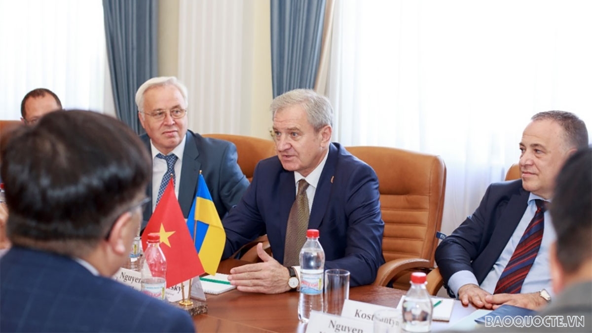 Tỉnh trưởng Odessa Grinevetskiy Sergey Rafailovich phát biểu tại cuộc làm việc