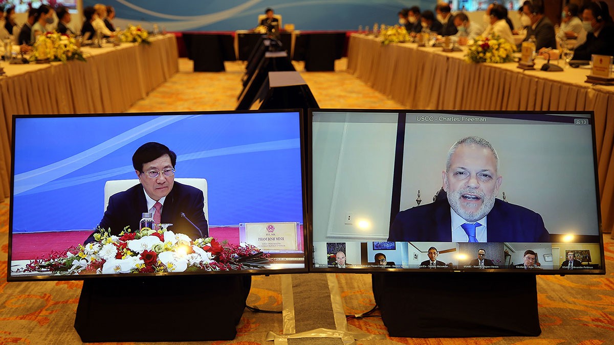 Phó Chủ tịch Phòng Thương mại Hoa Kỳ (USCC) Charles Freeman phát biểu. (Nguồn: VGP) Phó Chủ tịch Phòng Thương mại Hoa Kỳ (USCC) Charles Freeman phát biểu. (Nguồn: VGP)