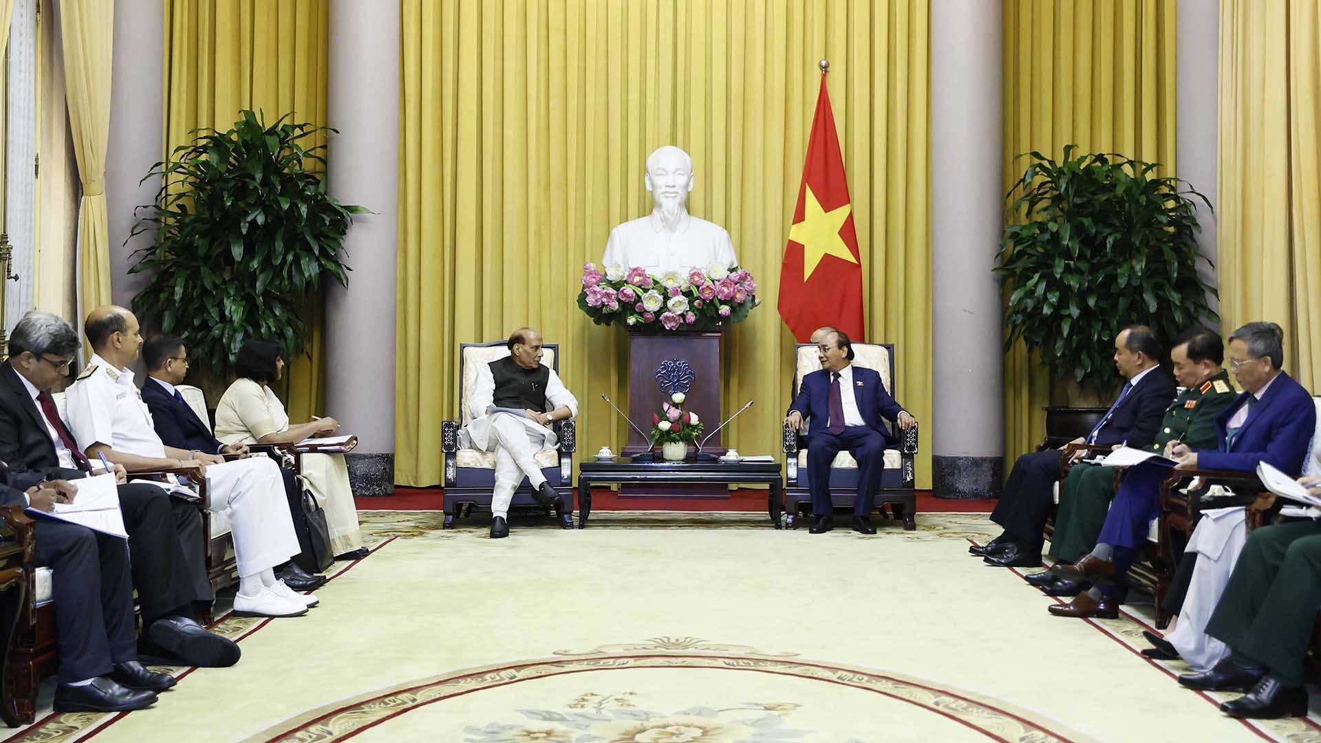 Chủ tịch nước Nguyễn Xuân Phúc tiếp Bộ trưởng Quốc phòng Ấn Độ Rajnath Singh Chủ tịch nước Nguyễn Xuân Phúc tiếp Bộ trưởng Quốc phòng Ấn Độ Rajnath Singh