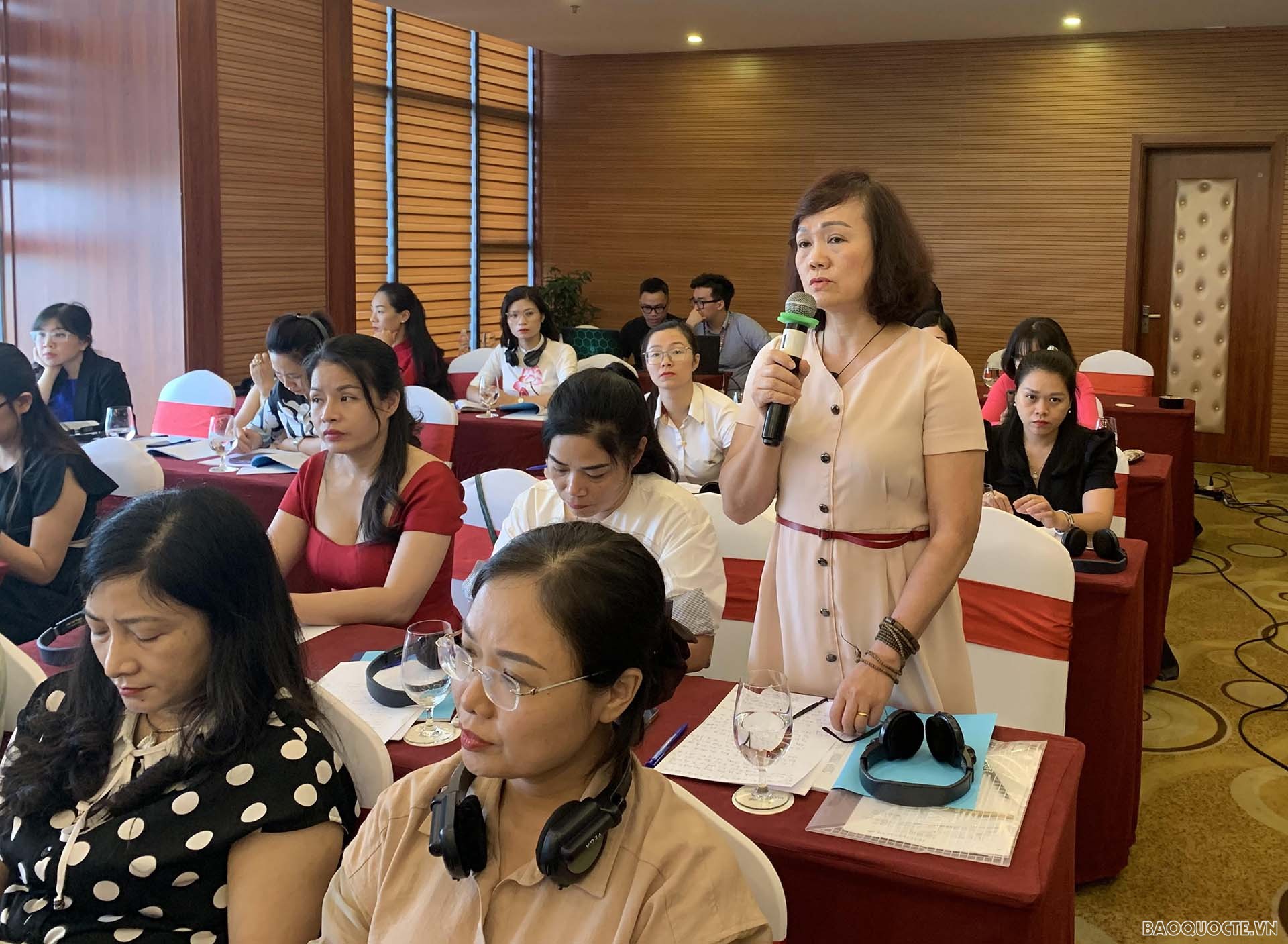 Các đại biểu thảo luận tại Hội thảo.