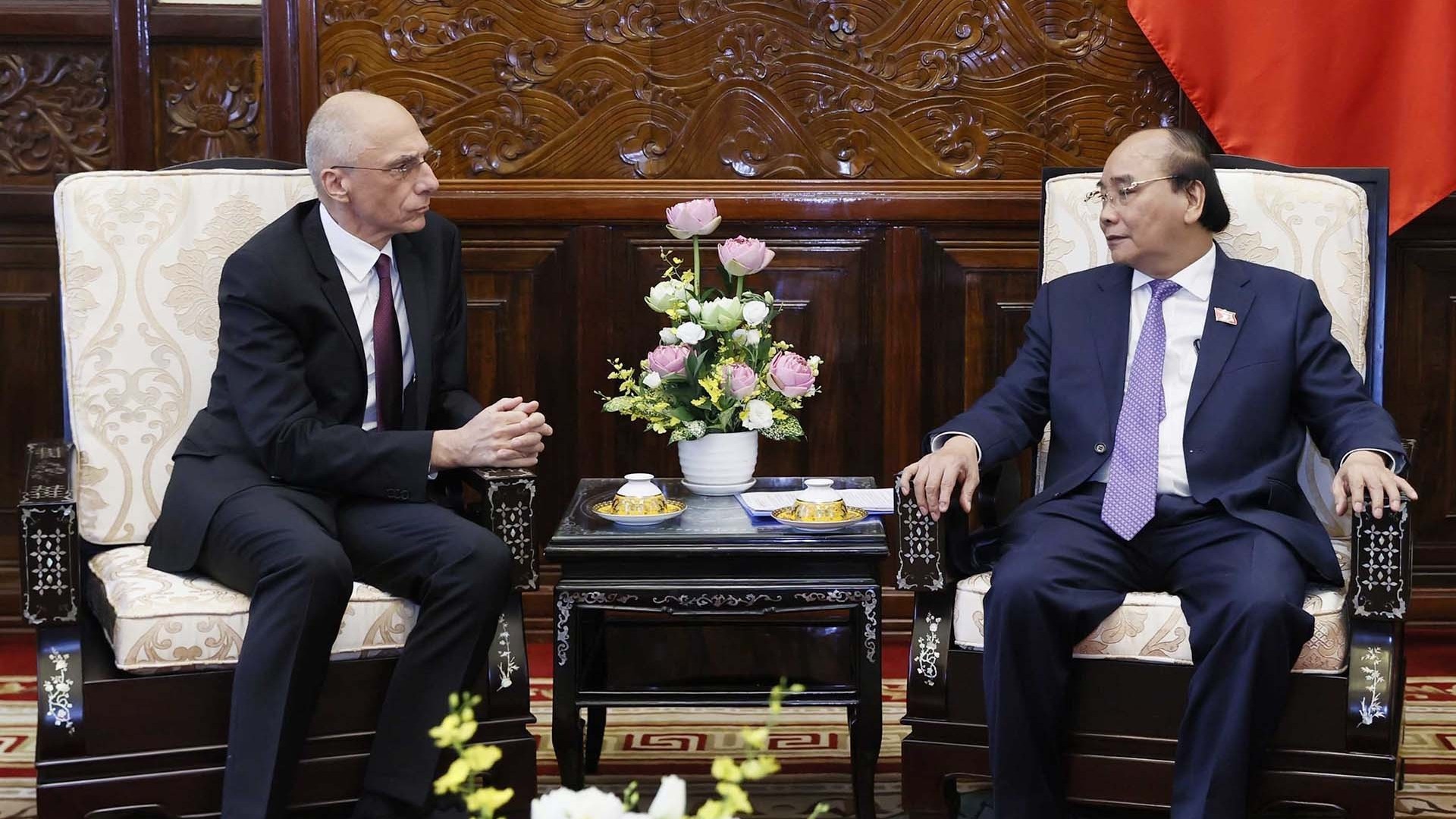 Chủ tịch nước Nguyễn Xuân Phúc tiếp Đại sứ các nước Croatia và Senegal trình Quốc thư