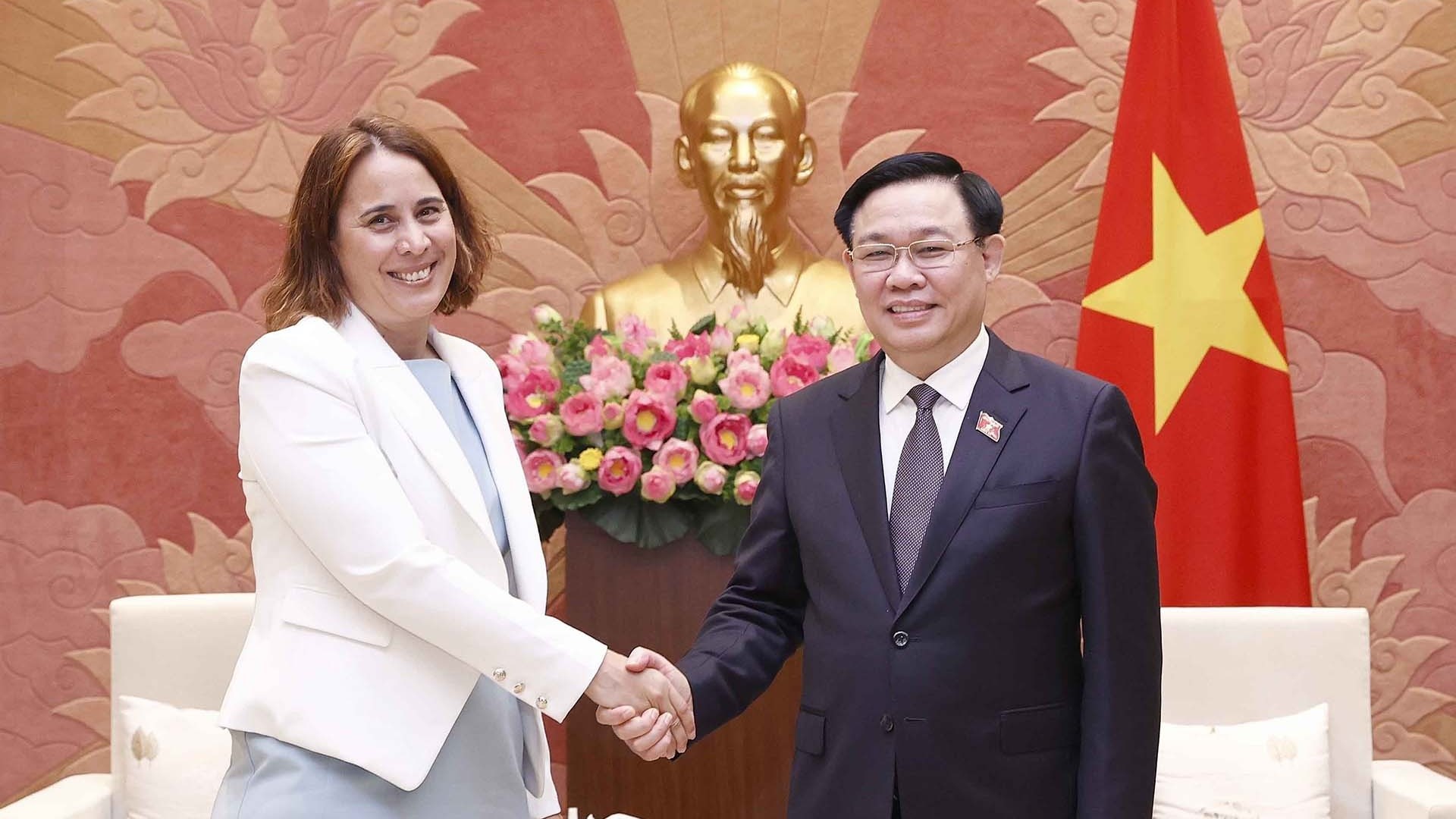 Chủ tịch Quốc hội đề nghị New Zealand tạo thuận lợi sớm hoàn tất thủ tục mở cửa thị trường cho trái cây Việt Nam