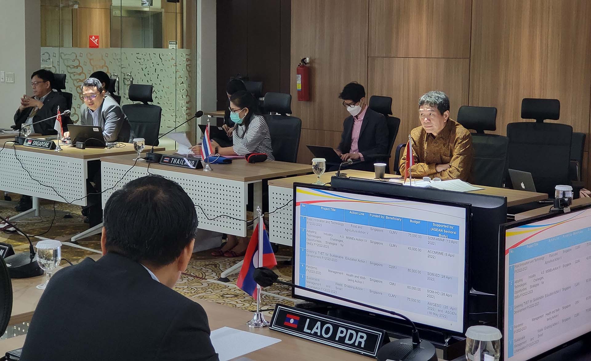 Đại sứ Nguyễn Hải Bằng, Trưởng phái đoàn Việt Nam tại ASEAN đã dẫn đầu đoàn Việt Nam tham dự cuộc họp lần thứ 67 của Nhóm đặc trách sáng kiến liên kết ASEAN. Đại sứ Nguyễn Hải Bằng, Trưởng phái đoàn Việt Nam tại ASEAN đã dẫn đầu đoàn Việt Nam tham dự cuộc họp lần thứ 67 của Nhóm đặc trách sáng kiến liên kết ASEAN.