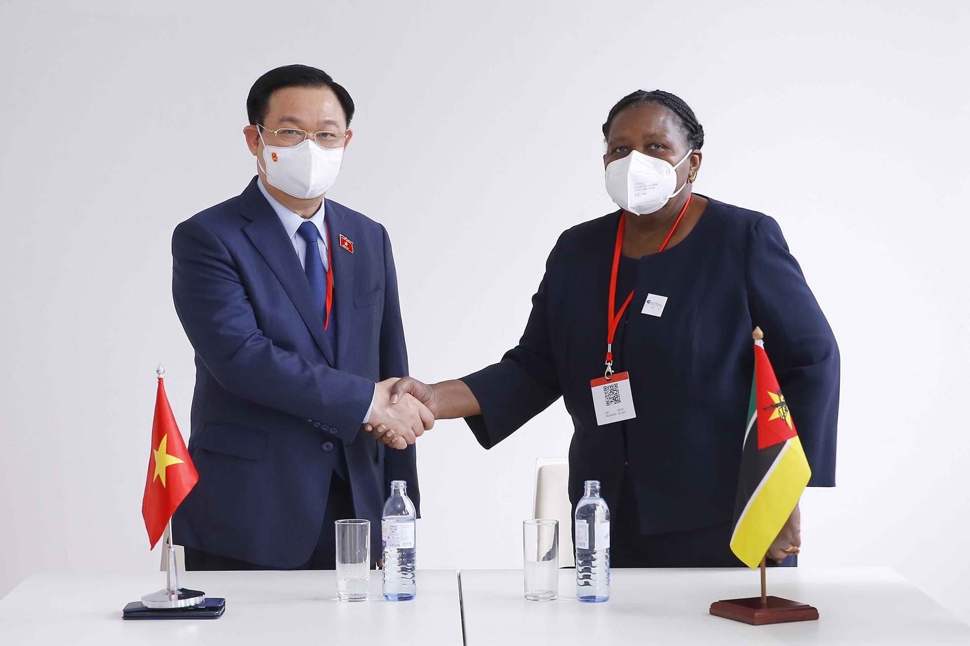 Chủ tịch Quốc hội Vương Đình Huệ và Chủ tịch Quốc hội Mozambique bên lề Hội nghị các Chủ tịch Quốc hội thế giới ngày 7/9/2021. Chủ tịch Quốc hội Vương Đình Huệ và Chủ tịch Quốc hội Mozambique bên lề Hội nghị các Chủ tịch Quốc hội thế giới ngày 7/9/2021.
