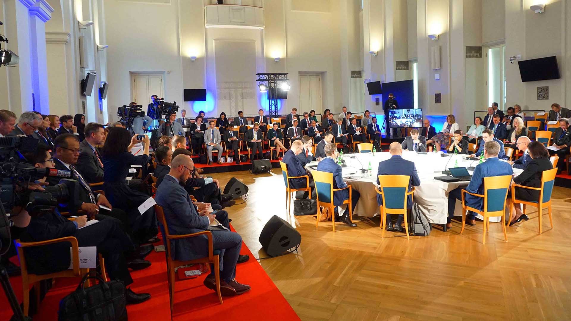 Bộ Ngoại giao Czech phối hợp cùng Bộ Ngoại giao Pháp, Thụy Điển và Cơ quan Hành động đối ngoại châu Âu tổ chức Đối thoại cấp cao về Ấn Độ-Thái Bình Dương. Bộ Ngoại giao Czech phối hợp cùng Bộ Ngoại giao Pháp, Thụy Điển và Cơ quan Hành động đối ngoại châu Âu tổ chức Đối thoại cấp cao về Ấn Độ-Thái Bình Dương.