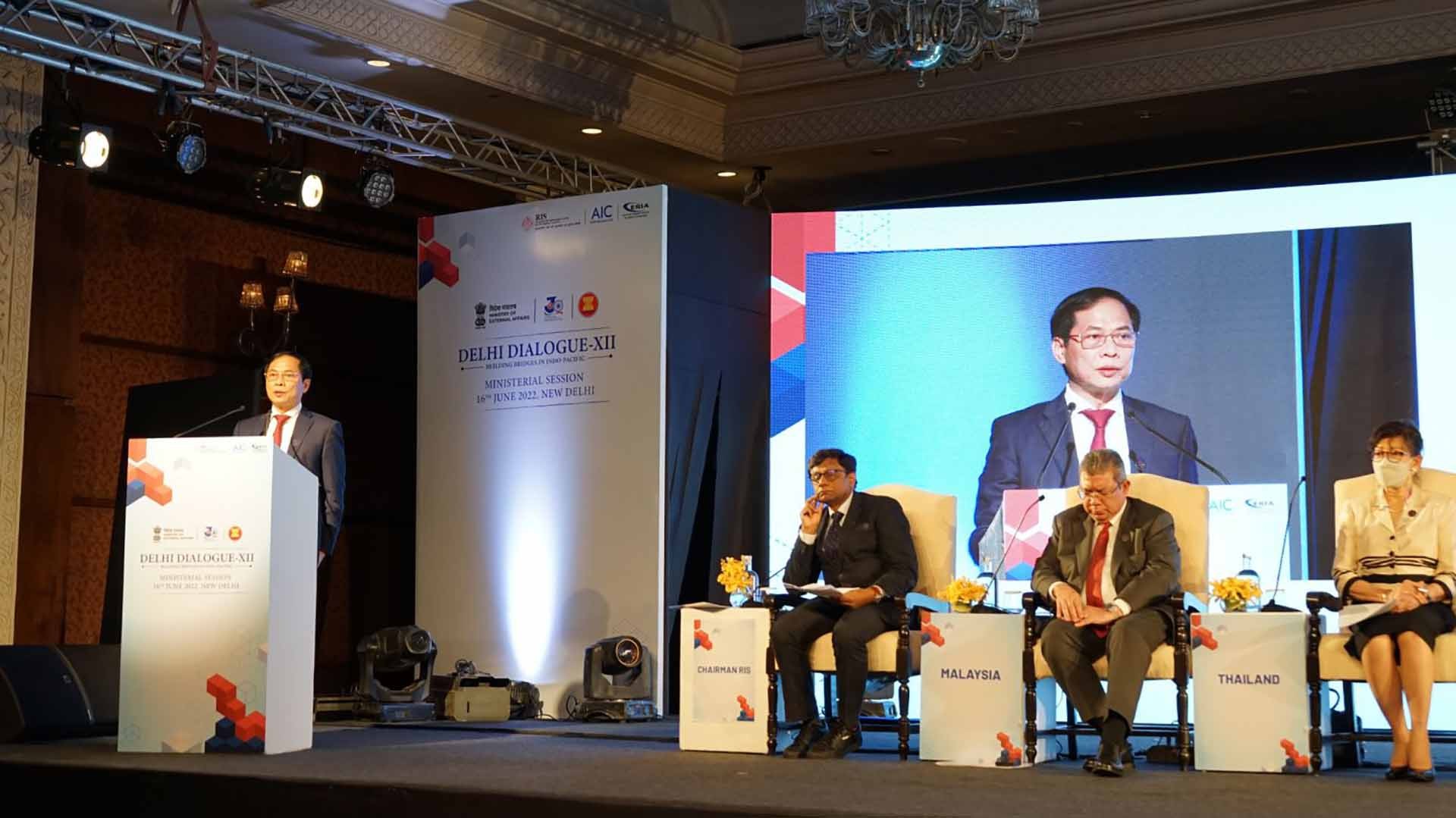 Bộ trưởng Ngoại giao Bùi Thanh Sơn tham dự Phiên thảo luận cấp Bộ trưởng về 30 năm quan hệ ASEAN-Ấn Độ trong khuôn khổ Đối thoại Delhi lần thứ 12 với chủ đề “Xây dựng cầu nối Ấn Độ Dương-Thái Bình Dương”. Bộ trưởng Ngoại giao Bùi Thanh Sơn tham dự Phiên thảo luận cấp Bộ trưởng về 30 năm quan hệ ASEAN-Ấn Độ trong khuôn khổ Đối thoại Delhi lần thứ 12 với chủ đề “Xây dựng cầu nối Ấn Độ Dương-Thái Bình Dương”.