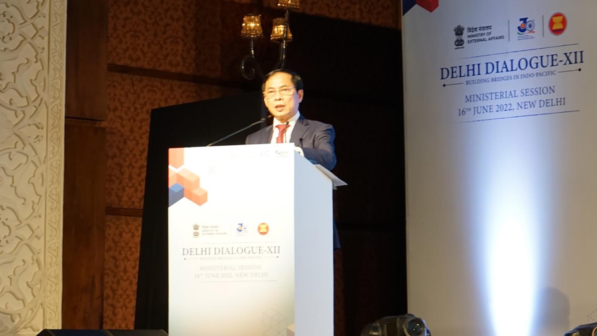 Bộ trưởng Ngoại giao Bùi Thanh Sơn phát biểu tại Phiên thảo luận. Bộ trưởng Ngoại giao Bùi Thanh Sơn phát biểu tại Phiên thảo luận.