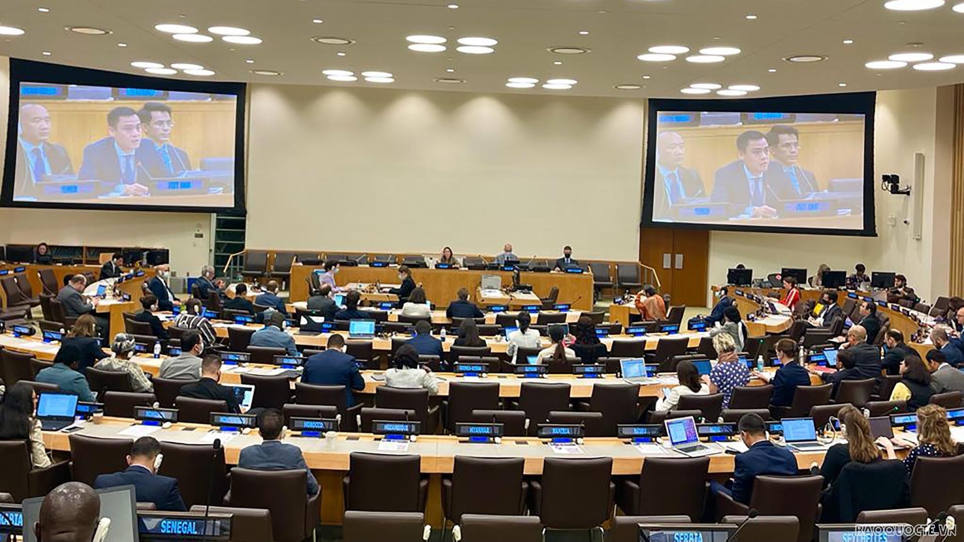 Từ ngày 13-17/6, tại trụ sở Liên hợp quốc ở New York, Hoa Kỳ, đã diễn ra Hội nghị lần thứ 32 các quốc gia thành viên Công ước Liên hợp quốc năm 1982 về Luật Biển. Từ ngày 13-17/6, tại trụ sở Liên hợp quốc ở New York, Hoa Kỳ, đã diễn ra Hội nghị lần thứ 32 các quốc gia thành viên Công ước Liên hợp quốc năm 1982 về Luật Biển.