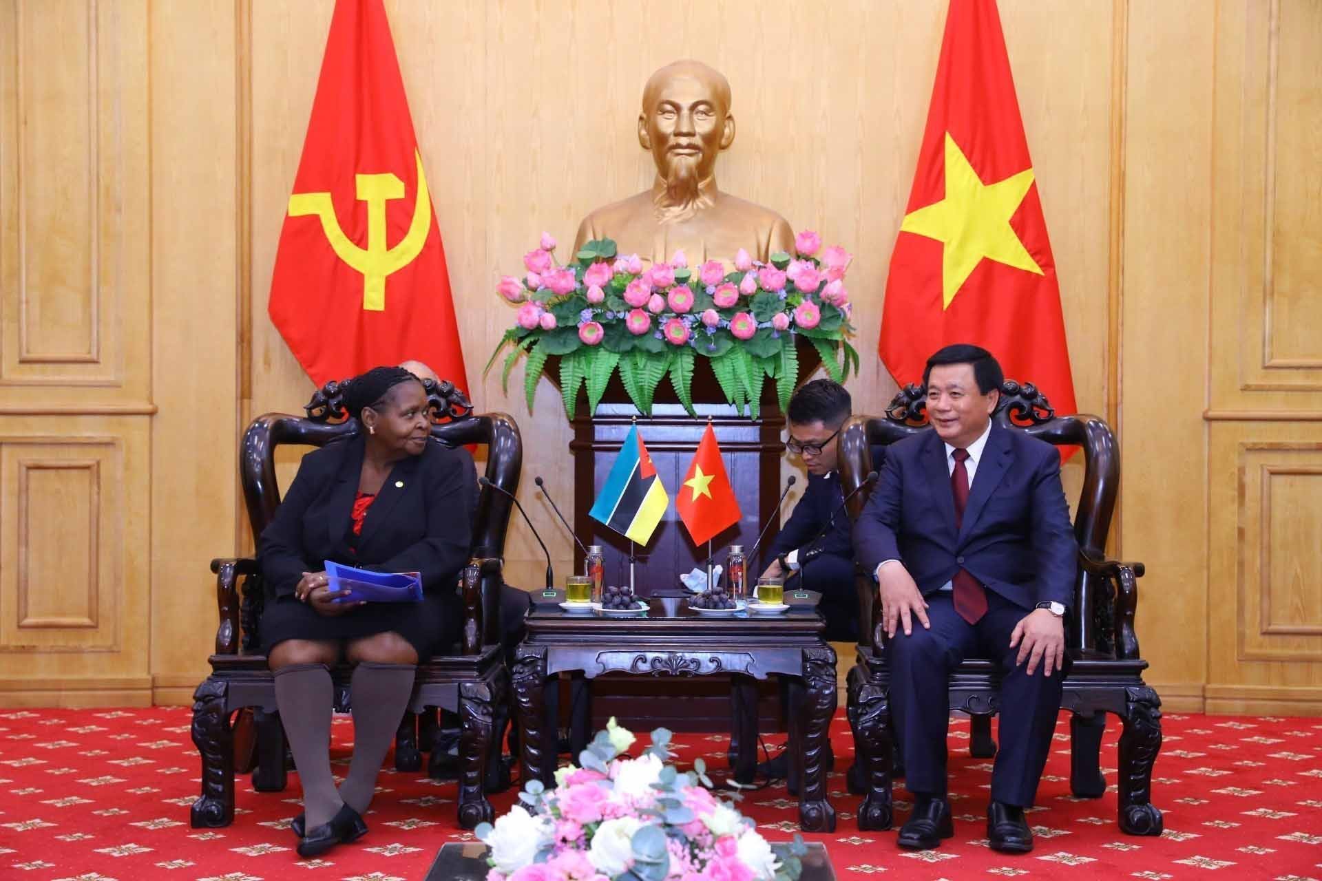 Giám đốc Học viện Chính trị Quốc gia Hồ Chí Minh Nguyễn Xuân Thắng tiếp Chủ tịch Quốc hội Mozambique Esperanca Laurinda Francisco Nhiuane Bias. (Nguồn: TTXVN) Giám đốc Học viện Chính trị Quốc gia Hồ Chí Minh Nguyễn Xuân Thắng tiếp Chủ tịch Quốc hội Mozambique Esperanca Laurinda Francisco Nhiuane Bias. (Nguồn: TTXVN)