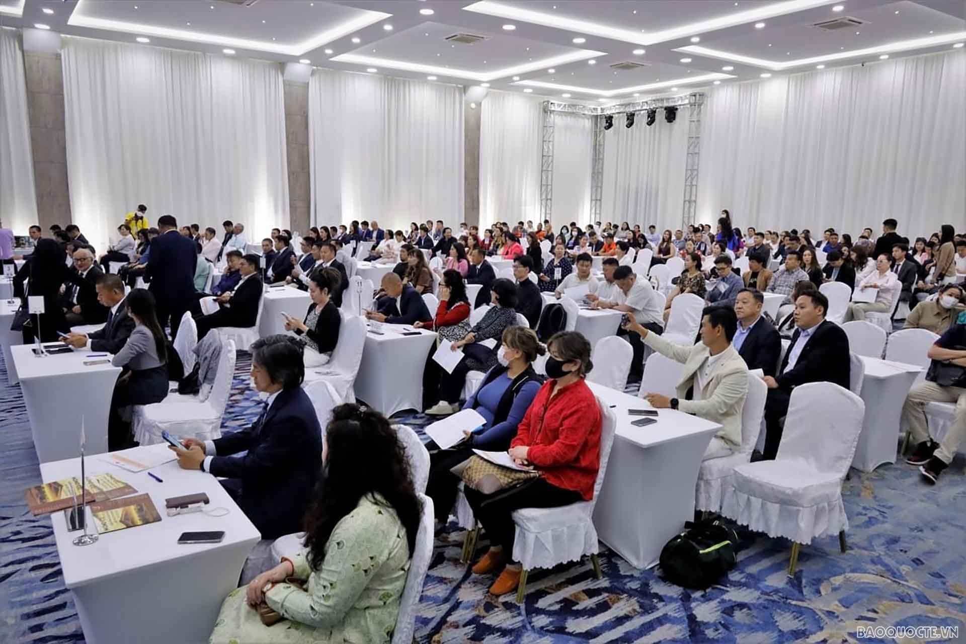 Các đại biểu tham dự Diễn đàn.