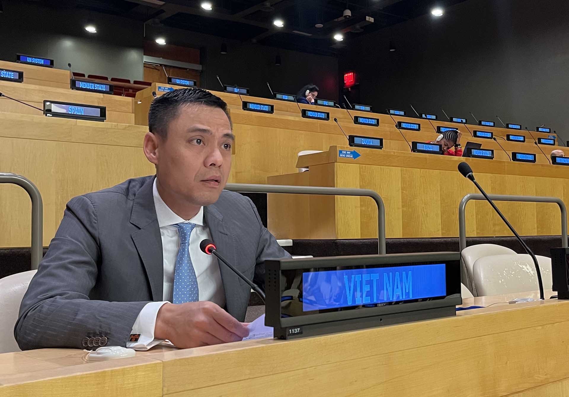 Đại sứ Đặng Hoàng Giang, Trưởng Phái đoàn Thường trực Việt Nam phát biểu tại phiên họp.