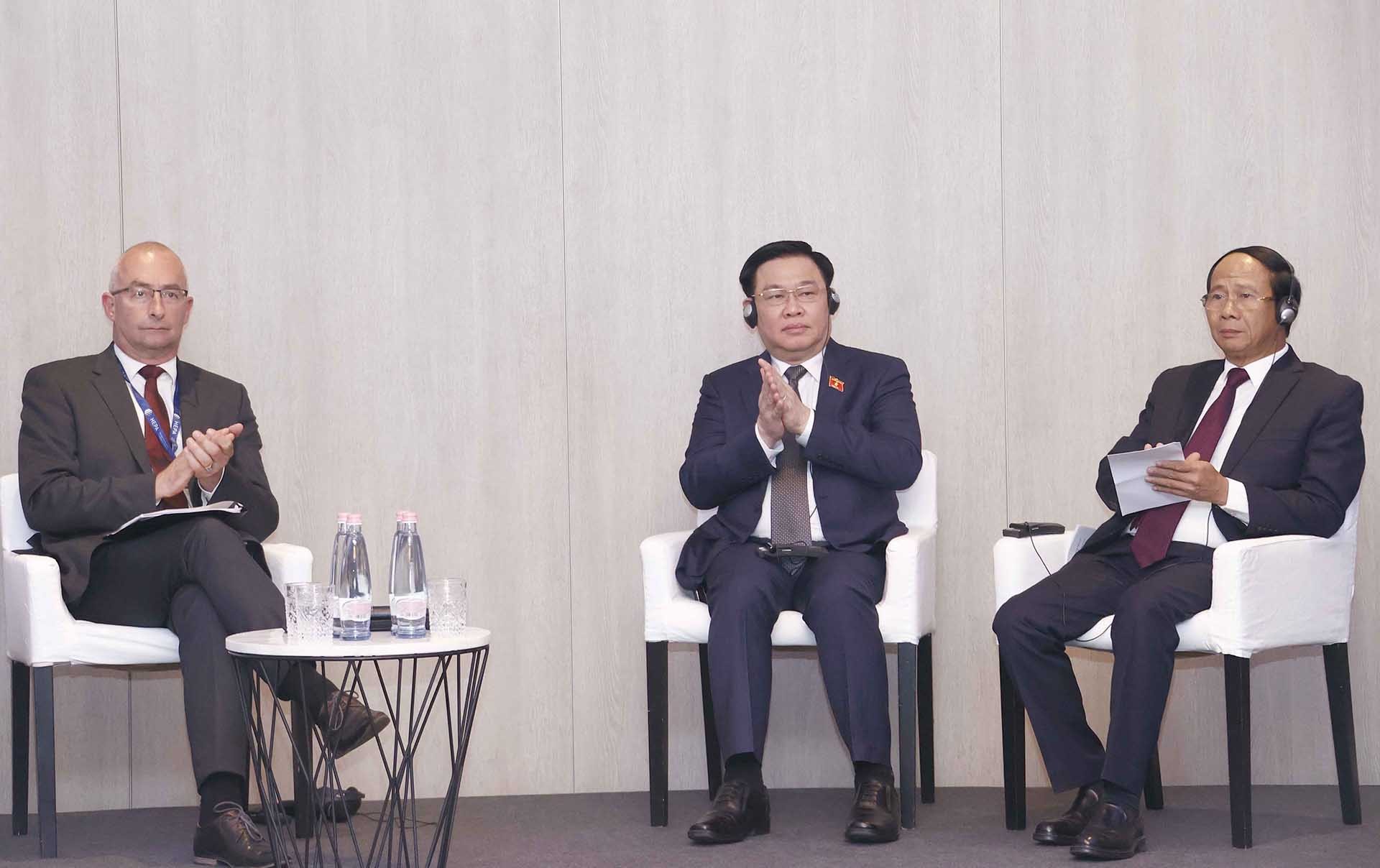 Chủ tịch Quốc hội Vương Đình Huệ dự toạ đàm. (Nguồn:  TTXVN)