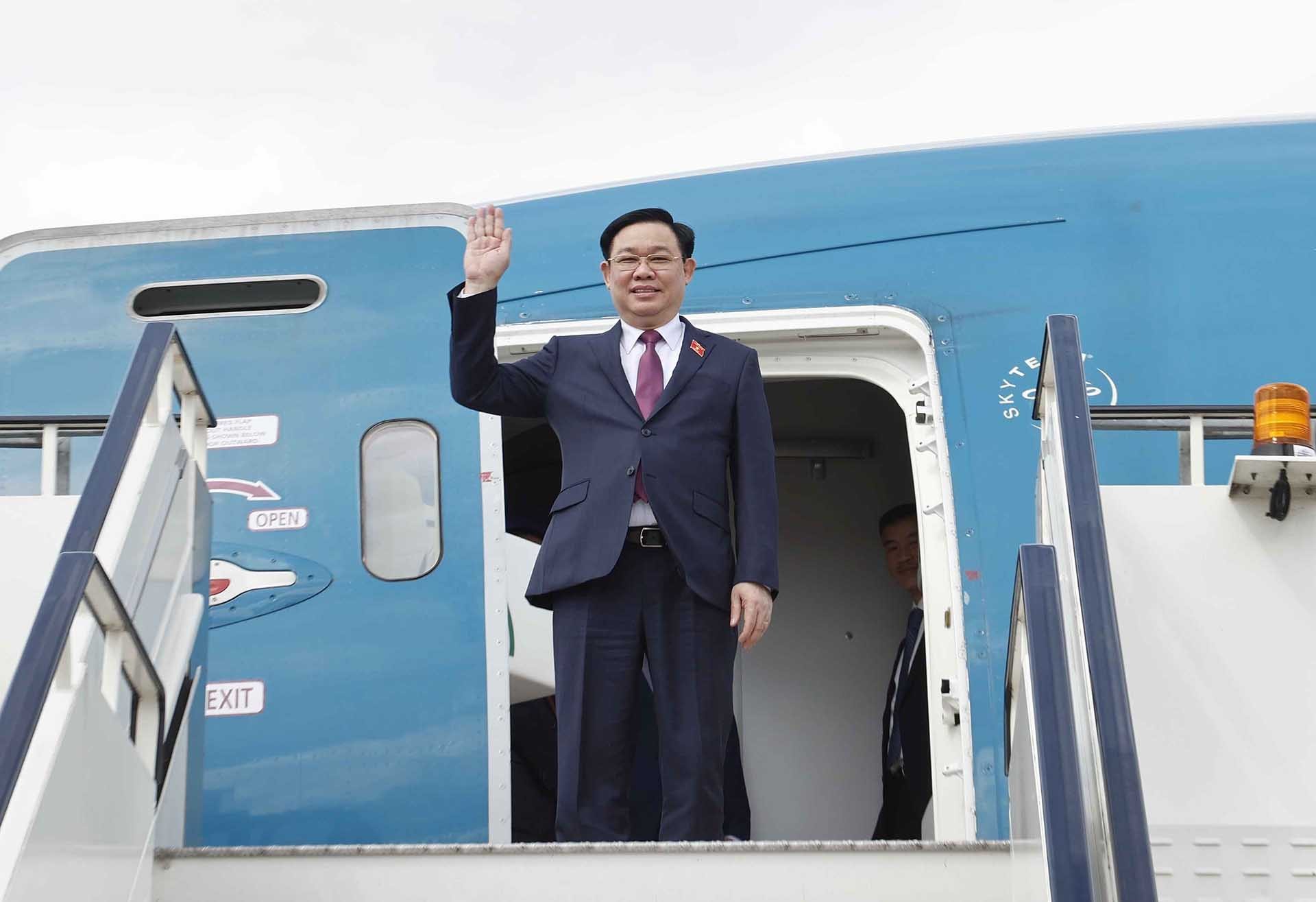 Chủ tịch Quốc hội Vương Đình Huệ đến London, bắt đầu thăm chính thức Vương quốc Anh Chủ tịch Quốc hội Vương Đình Huệ đến London, bắt đầu thăm chính thức Vương quốc Anh