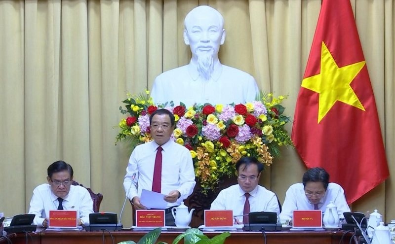 Chủ nhiệm Văn phòng Chủ tịch nước Đào Việt Trung chủ trì cuộc họp báo. (Nguồn: Báo Kinh tế & Đô thị.) cong bo lenh cua chu tich nuoc ve 10 luat vua duoc quoc hoi thong qua 1