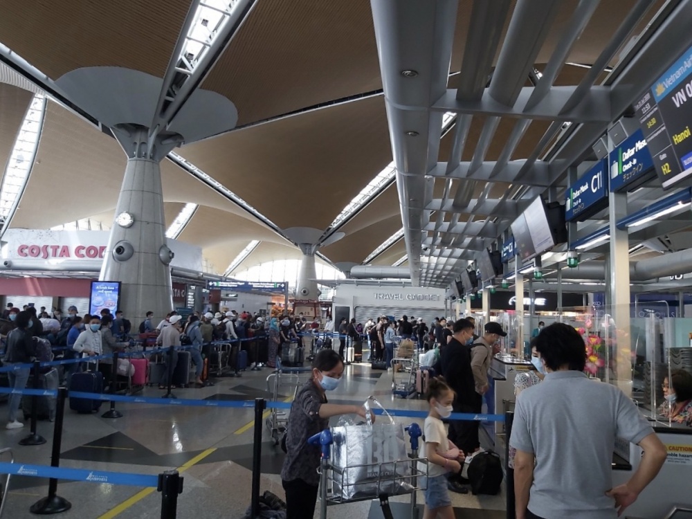 dua hon 300 cong dan viet nam tu malaysia ve nuoc