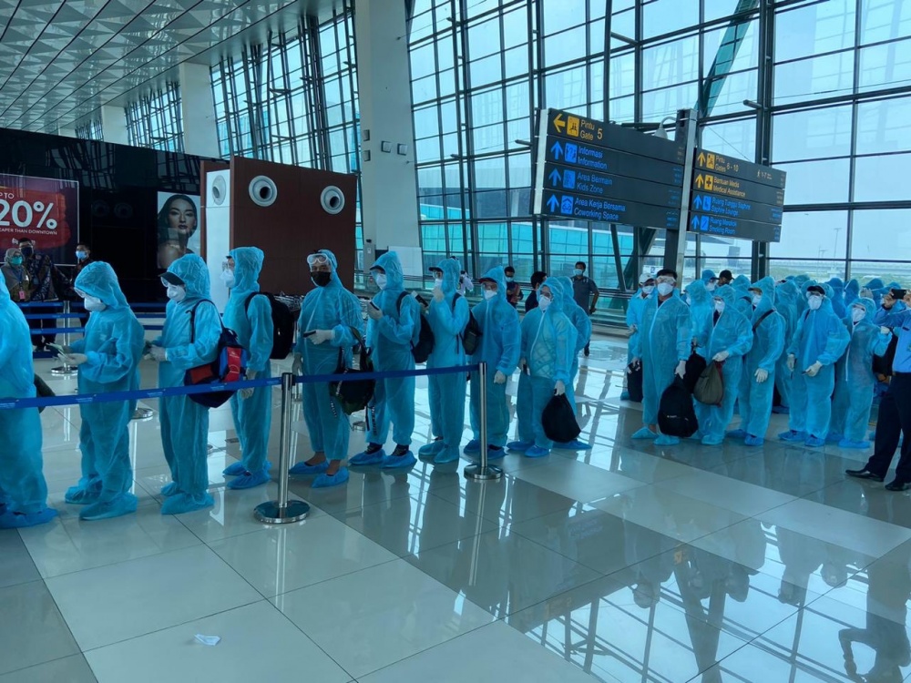 dich covid 19 dua hon 210 cong dan viet nam tai indonesia ve nuoc an toan