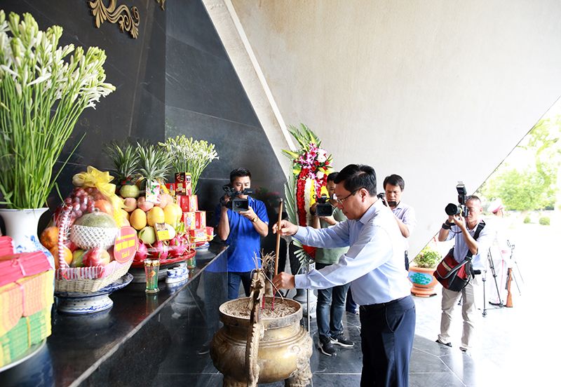 Phó Thủ tướng Phạm Bình Minh làm việc tại tỉnh Điện Biên