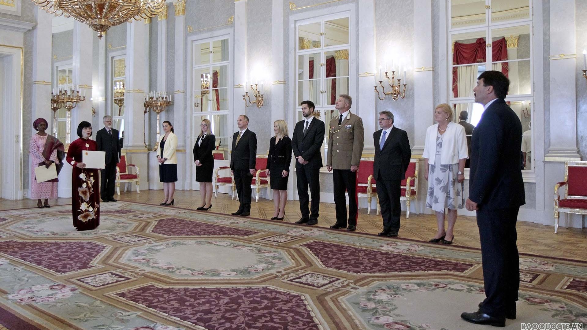 Đại sứ Nguyễn Thị Bích Thảo trình Thư ủy nhiệm lên Tổng thống Hungary János Áder