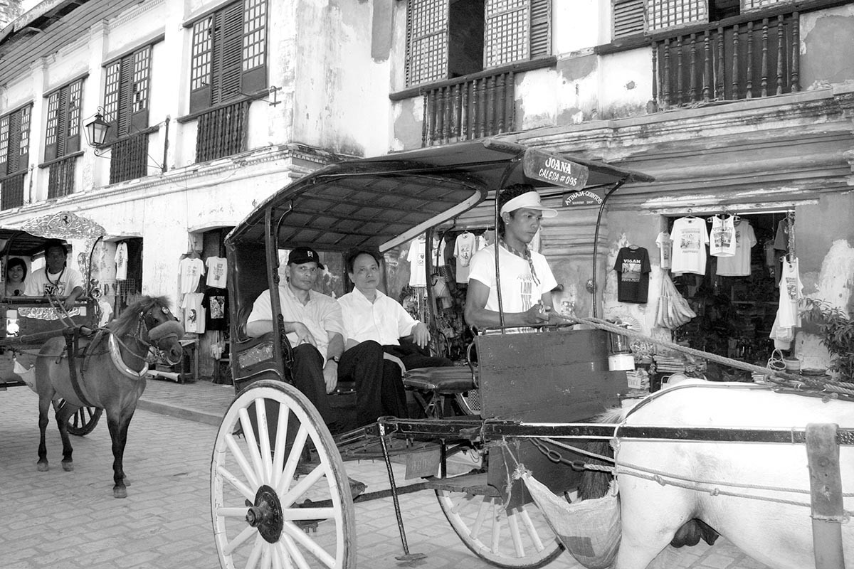 Đại sứ Vũ Xuân Trường thăm thành phố cổ Ilocose Sur, tháng 6/2008. Đại sứ Vũ Xuân Trường thăm thành phố cổ Ilocose Sur, tháng 6/2008.