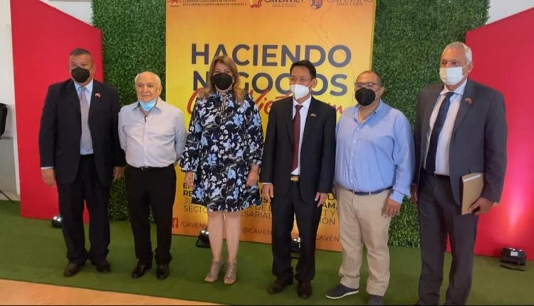 Đại sứ Việt Nam tại Venezuela Lê Viết Duyên thăm và làm việc tại bang Monagas 