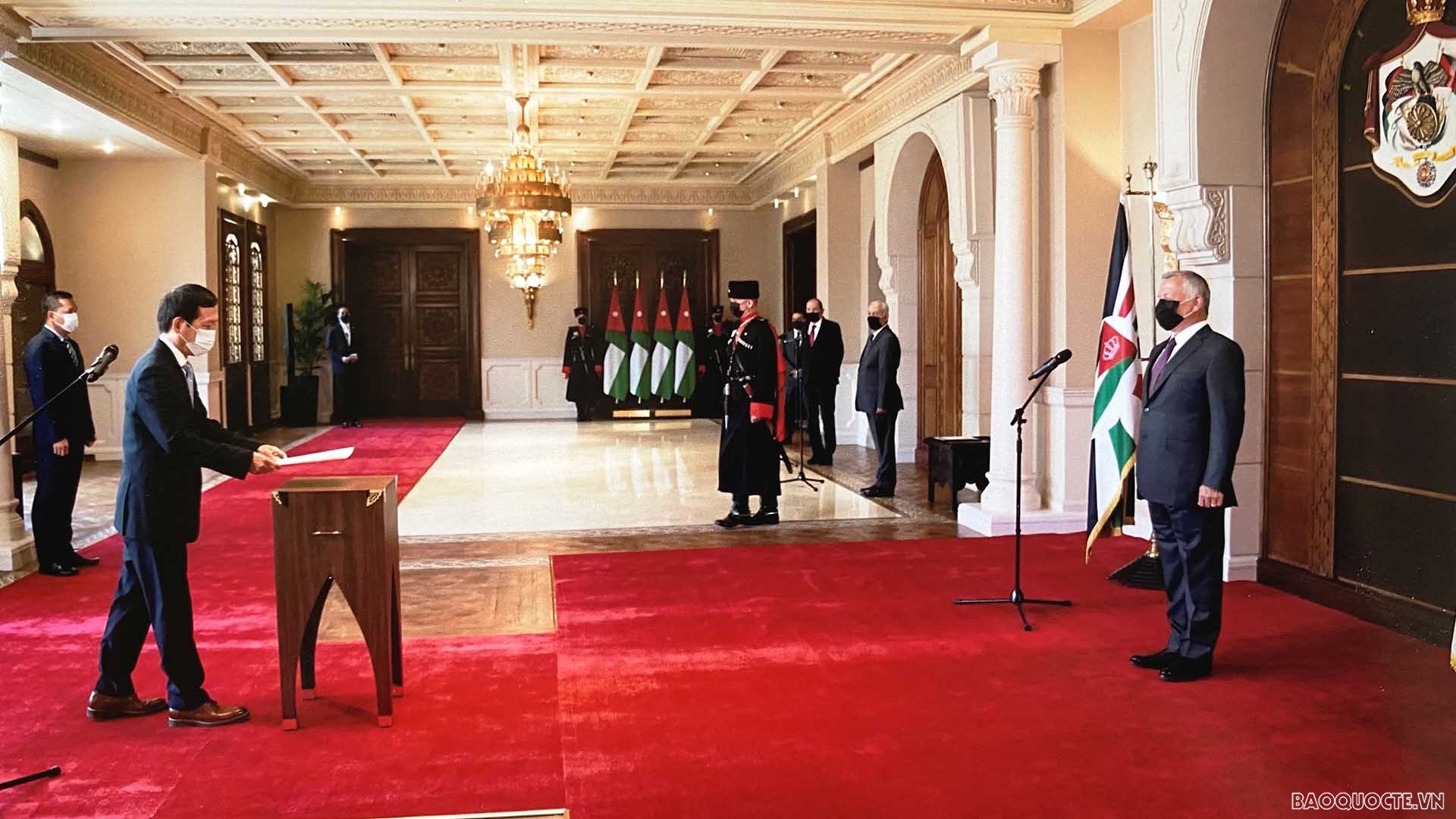 Đại sứ Vũ Viết Dũng, trình Thư ủy nhiệm lên Quốc vương Abdullah II.