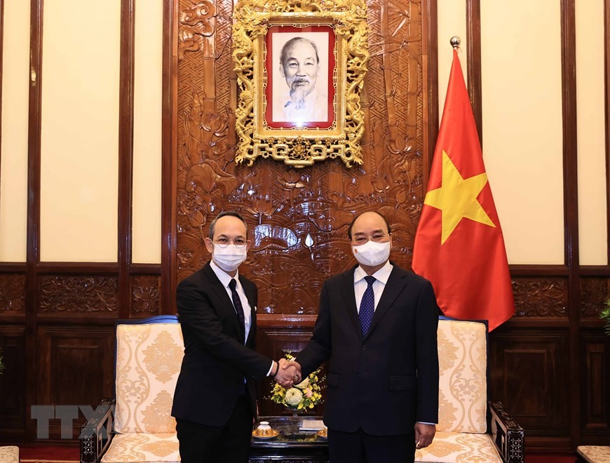 Chủ tịch nước Nguyễn Xuân Phúc tiếp Đại sứ Đặc mệnh toàn quyền Vương quốc Thái Lan tại Việt Nam Nikorndej Blankura đến trình Quốc thư. (Nguồn: TTXVN) Chủ tịch nước Nguyễn Xuân Phúc tiếp Đại sứ Đặc mệnh toàn quyền Vương quốc Thái Lan tại Việt Nam Nikorndej Blankura đến trình Quốc thư. (Nguồn: TTXVN)