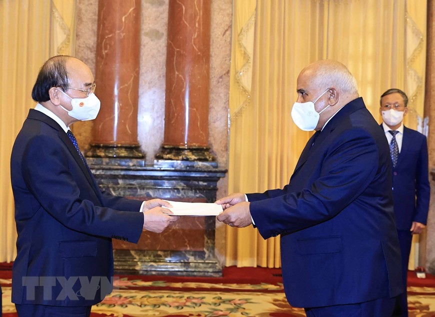 Chủ tịch nước Nguyễn Xuân Phúc nhận Quốc thư của Đại sứ Đặc mệnh toàn quyền Cộng hòa Cuba tại Việt Nam Orlando Nico. (Nguồn: TTXVN) Chủ tịch nước Nguyễn Xuân Phúc nhận Quốc thư của Đại sứ Đặc mệnh toàn quyền Cộng hòa Cuba tại Việt Nam Orlando Nico. (Nguồn: TTXVN)