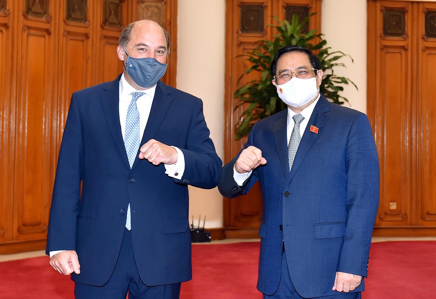 Thủ tướng Phạm Minh Chính tiếp Bộ trưởng Bộ Quốc phòng Vương quốc Liên hiệp Anh và Bắc Ireland Ben Wallace. (Nguồn: VGP) Thủ tướng Phạm Minh Chính tiếp Bộ trưởng Bộ Quốc phòng Vương quốc Liên hiệp Anh và Bắc Ireland Ben Wallace. (Nguồn: VGP)