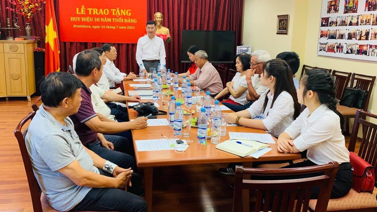 Đại sứ Nguyễn Tuấn chủ trì Hội nghị cập nhật thông tin về tình hình Covid-19 tại Việt Nam và kế hoạch quyên góp ủng hộ Quỹ vaccine phòng Covid-19. Đại sứ Nguyễn Tuấn chủ trì Hội nghị cập nhật thông tin về tình hình Covid-19 tại Việt Nam và kế hoạch quyên góp ủng hộ Quỹ vaccine phòng Covid-19.