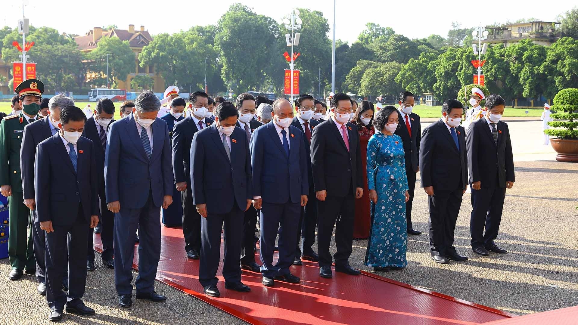 Lãnh đạo Đảng, Nhà nước vào Lăng viếng Bác và tưởng niệm các Anh hùng liệt sĩ