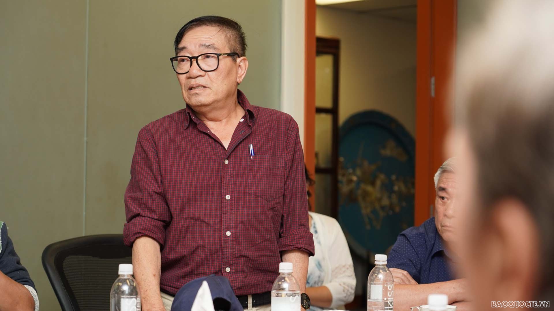 Đại diện cộng đồng tại tỉnh bang British Columbia phát biểu tại cuộc gặp. Đại diện cộng đồng tại tỉnh bang British Columbia phát biểu tại cuộc gặp.