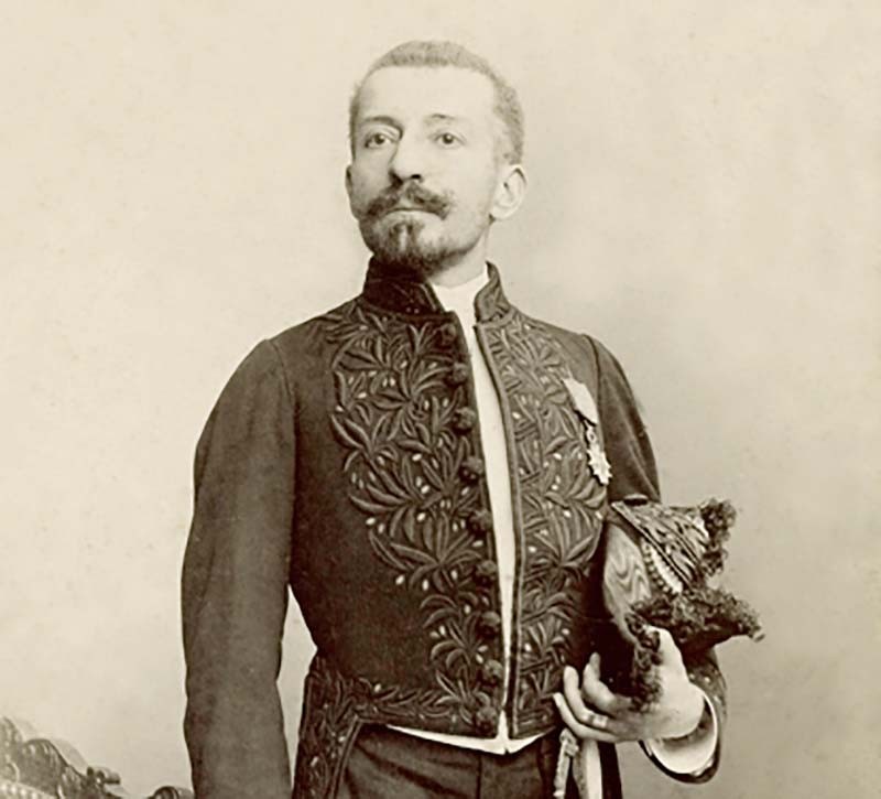 Nhà viết tiểu thuyết Loti Pierre. Nhà viết tiểu thuyết Loti Pierre.